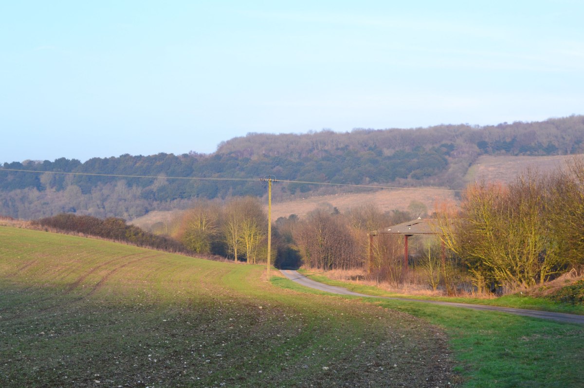 The derelict barn approaching Austin Lodge