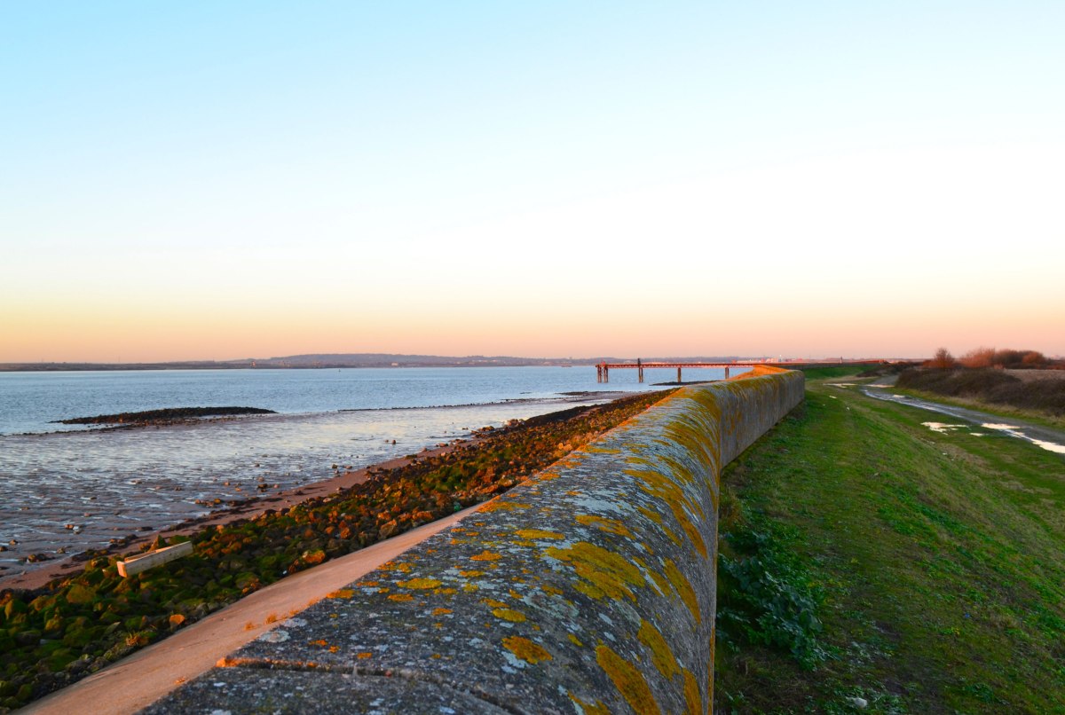 Looking east, sea wall, Cliffe